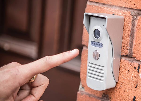 Werten Sie Ihren Eingangsbereich mit einer Video-Türsprechanlage auf