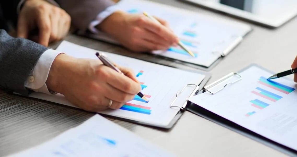 Wie der Inkasso Service in Nürnberg Unternehmen vor finanziellen Engpässen bewahren kann